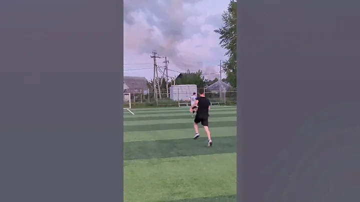 Самый нелепый автогол 😄 #автогол #football #футбол #sport #soccer #спорт #goal #гол #фейлы #юмор
